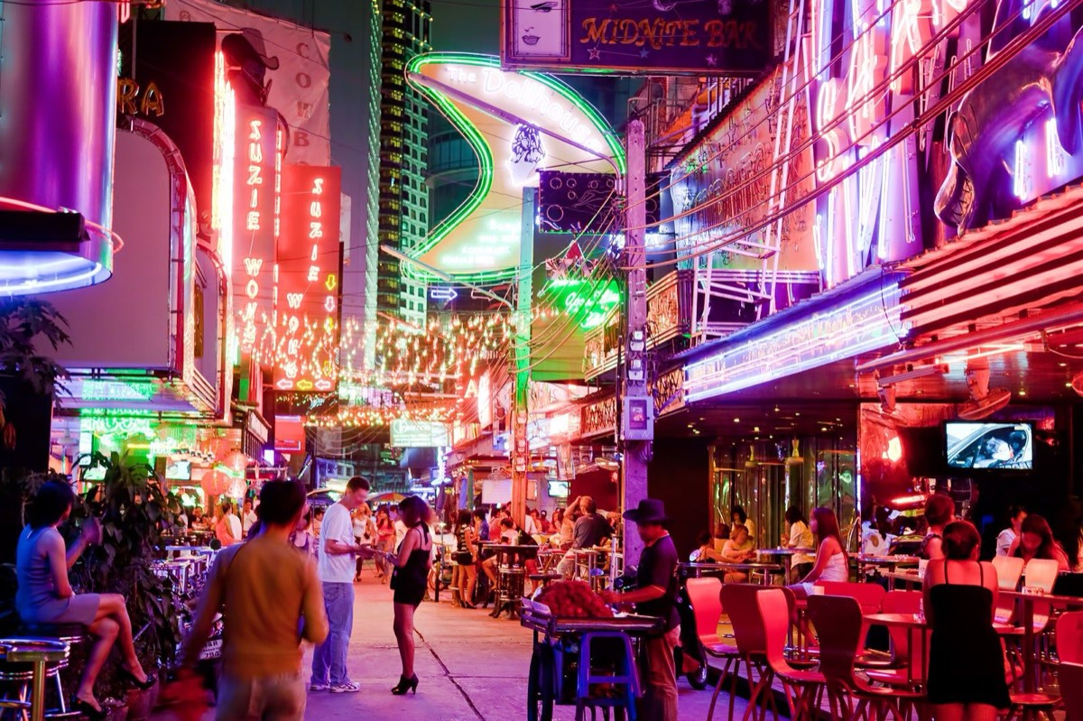 Sukhumvit Soi 11 Nightlife Bangkok – ไนท์ไลฟ์ซอย 11 สุขุมวิท กรุงเทพฯ